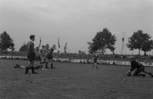 Studentische Einladungswettkämpfe im Stadion Buschallee : Fußballspiel mit der DDR-Nationalmannschaft