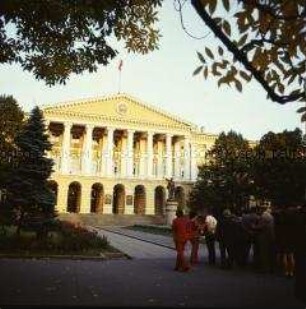 Freundschaftszug der DSF in die Sowjetunion: Besuch des Smolny-Instituts in Leningrad