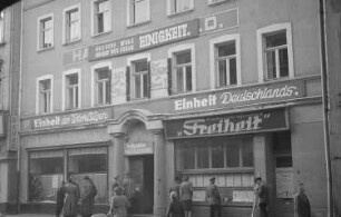 Junge Arbeiterinnen und Arbeiter unterwegs zum Jungaktivistenkongresses der FDJ in Zeitz