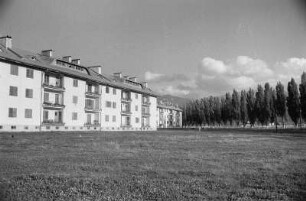 Kronstadt? (Brașov)/ Rumänien. Dreigeschossige Wohnblöcke