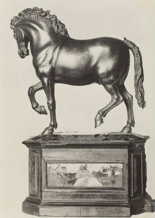 Schreitendes Pferd auf Pietra-dura-Sockel