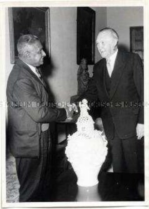 Konrad Adenauer empfängt den Ministerpräsidenten von Ceylon