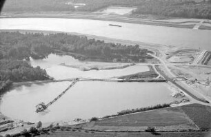 Freistett: Rhein und Baggersee, rechts Baustelle
