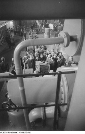 Exponate des VEB Energie- und Kraftmaschinenbau auf der Leipziger Herbstmesse 1954