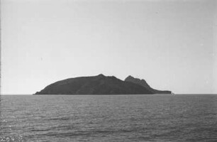 Paximadia-Inseln : Die beiden Paximadia-Inseln Akoníza und Sakolévas vor der Südküste von Kreta vom Wasser aus aufgenommen