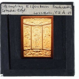 Karolingisch, Buchdeckel des Lorscher Evangeliars (Inv.-Nr. 138–1866) : Einbanddeckel Vorderseite, Elfenbeinpolyptychon