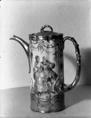 Kaffeekanne mit galanter Szene : Kaffeekanne mit galanter Szene. Porzellan, bemalt