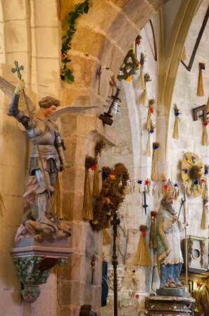 Frankreich. Haute Normandie. Seine Maritime. Blosseville sur Mer. Eglise Saint Martin. L Eglise decoree.