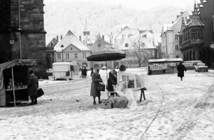 Freiburg: Münsterplatz mit wenigen Marktständen