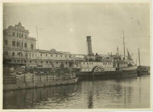 Raddampfer "Bruselas" im Hafen