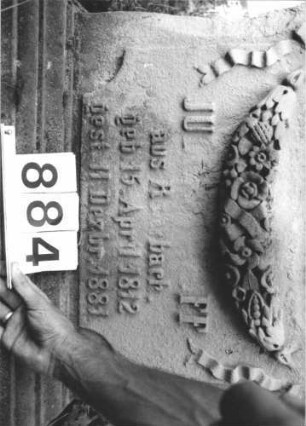 Grabstein 884 (Detailaufnahme)