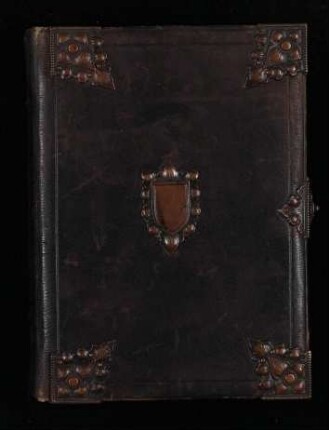 Einschreibebuch für Yacht "Ayesha" 1922-1923. Gebunden mit Verzierungen und Schnappschloss.