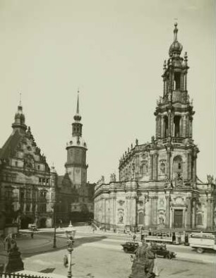 Dresden, Schloßplatz : Dresden-Altstadt. Schloßplatz nach Südwest von der Brühlschen Terrasse mit Georgenbau, Hausmannsturm und Hofkirche
