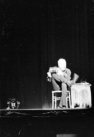 Wintergarten: Emmy und Louis; Musik Clown (Louis, Bandoneon), Fuß verw.