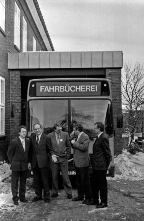 Fahrbücherei des Kreises Stormarn: Präsentation des neuen Bücherbusses
