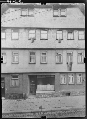 Schmalkalden, Stumpfelsgasse. Wohnhaus mit Laden. Straßenfront (Teilansicht)