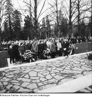 Johannisfriedhof Dresden, Einweihung einer Gedenkstätte für polnische und tschechische Staatsbürger, die in den Jahren des Faschismus in Deutschland (Dresden) ums Leben kamen
