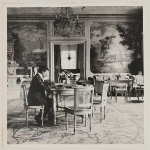 Hofmannsthal im Salon in Rodaun