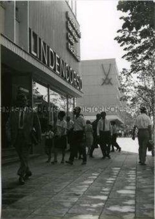 Das neu erbaute Restaurant "Lindencorso" Unter den Linden