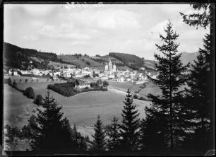 Österreich, Mariazell. Stadtteilansicht mit Basilika Mariä Geburt