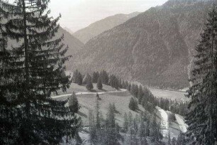 Bayrischzell: Aufstieg zum Wendelstein, Blick auf die Alpenstraße