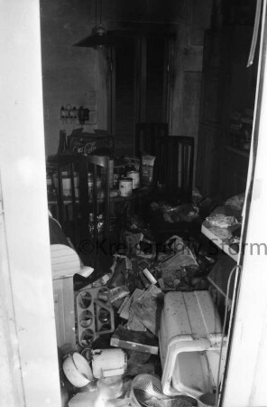 Brand: Einfamilienhaus: Blick in Küche: angefüllt mit Müll: 2. Juni 1999