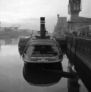 Raddampfer Nr. XIV der Raab Karcher GmbH im Karlsruher Rheinhafen.