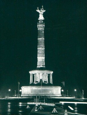 Siegessäule im Abendlicht angestrahlt