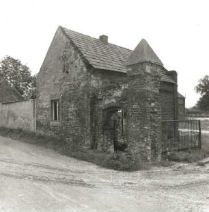 Peitz, Lindenstraße 2. Luisenhof, Toranlage und Torhaus