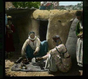 Frauen von Nazareth [Handmühle]