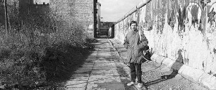 Selbstporträt Gerd Danigels an der Berliner Mauer