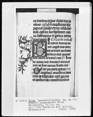 Missale ausgewählter Feste — Initiale D(eus), darin ein Vogel, Folio 102verso