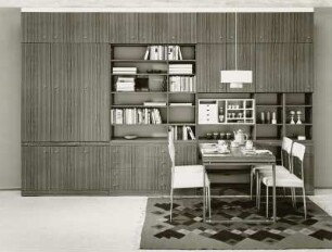 Eßtisch : Wohnzimmermöbel (1973; VEB Möbelkombinat Eisenberg). Anbauwand und Eßplatz