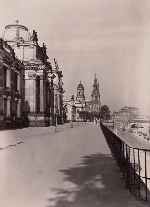 Brühlsche Terrasse : Dresden, Brühlsche Terrasse, Blick längs der Kunstakademie zur Katholischen Hofkirche, 1941.07