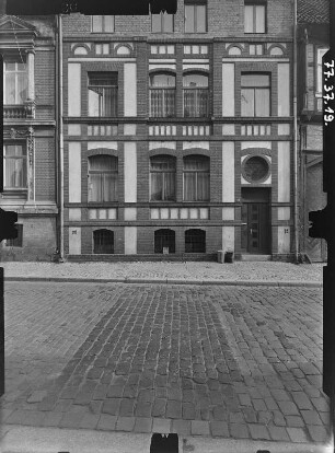 Quedlinburg, Schmale Straße. Wohnhaus. Straßenfront