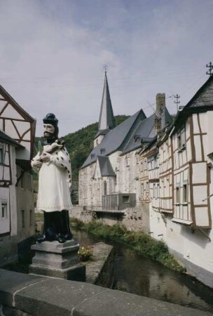 Löwendenkmal: Heiliger Nepomuk