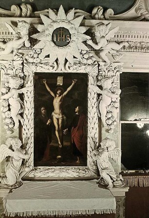 Altar mit Kreuzigungsgruppe