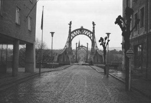 Laufen: Staatsbrücke und Zoll über Salzach