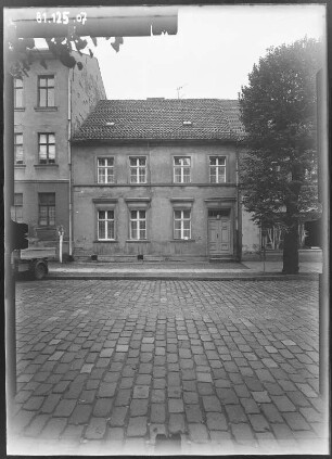 Bernau, Leninstraße (Brauerstraße) 14. Wohnhaus. Straßenfront