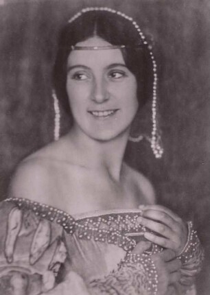 Die ehem. Kgl. Sächs. Hofschauspielerin Alice Verden als "Beatrice"