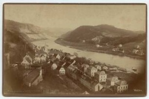Stadt Wehlen. Blick vom Hausberg elbaufwärts über Stadt, Elbe und Pötzscha gegen die Rauensteine