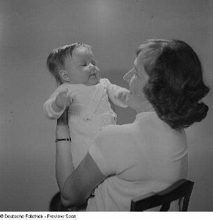 Porträt einer Mutter mit Baby
