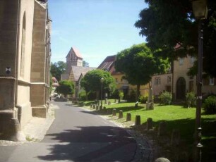 Stadtkirche - Kirchhof im Süden nach Osten mit angrenzenden Gebäuden in Übersicht