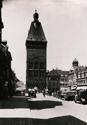 Speyer. Das Altpörtel, das westliche Stadttor, ein 55 Meter hoher Torturm aus dem 13. Jahrhundert