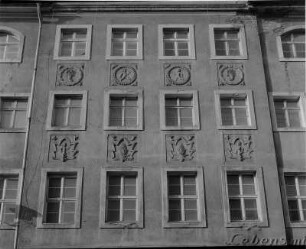 Dresden-Neustadt, Rähnitzgasse 17 (1710, 1924; J. W. Riemer). Fassadendetail Rähnitzgasse