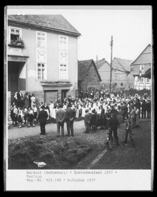 Erntedankfest 1937 in Mardorf: Festzug