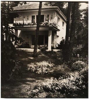 Garten Simon, Berlin-Dahlem: Blick vom Garten zum Haus