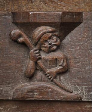 Südliches Chorgestühl — Männliche Figur mit Knüppel