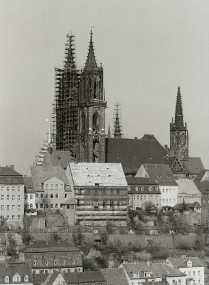 Meißen, Blick vom Turm der Frauenkirche nach Norden zum Burgberg und Dom