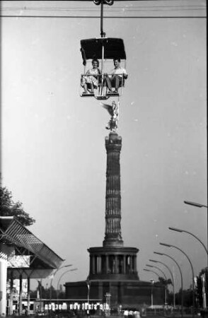 Berlin: Interbau; Sesselbahn über der Siegessäule